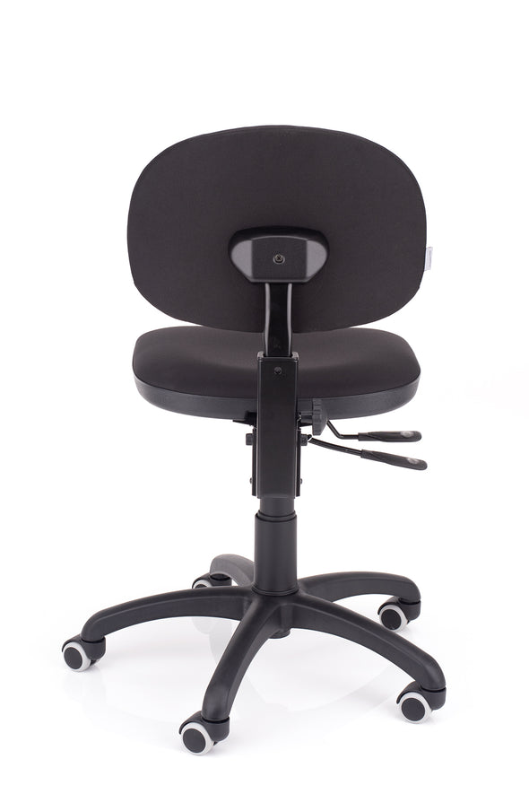 Kakovosten delovni otroški stol styl sinhron v blagu črne barve z ergonomsko oblikovanim naslonom