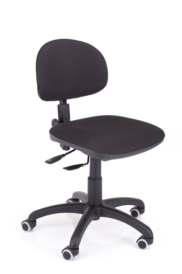 Majhen otroški stol styl sinhron v blagu črne barve z sinhron mehanizmom kateri omogoča ločeno nastavitev sedeža in naslona