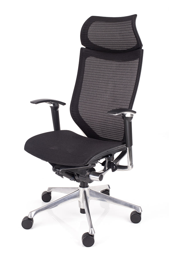 Eleganten stol okamura CP v mreži črne barve z drsno ploščo sedeža za nastavitev po globini