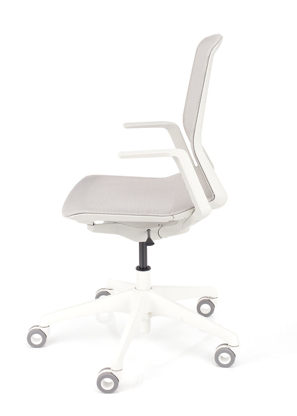 Pisarniški stol cynara v beli barvi z ergonomsko oblikovanim sedežem v zračni mreži