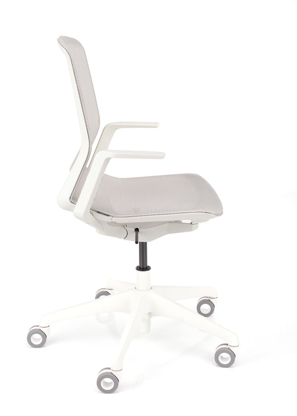 Najboljši pisarniški stol cynara v beli barvi z trpežnimi in ergonomsko oblikovanimi ročnimi opirali