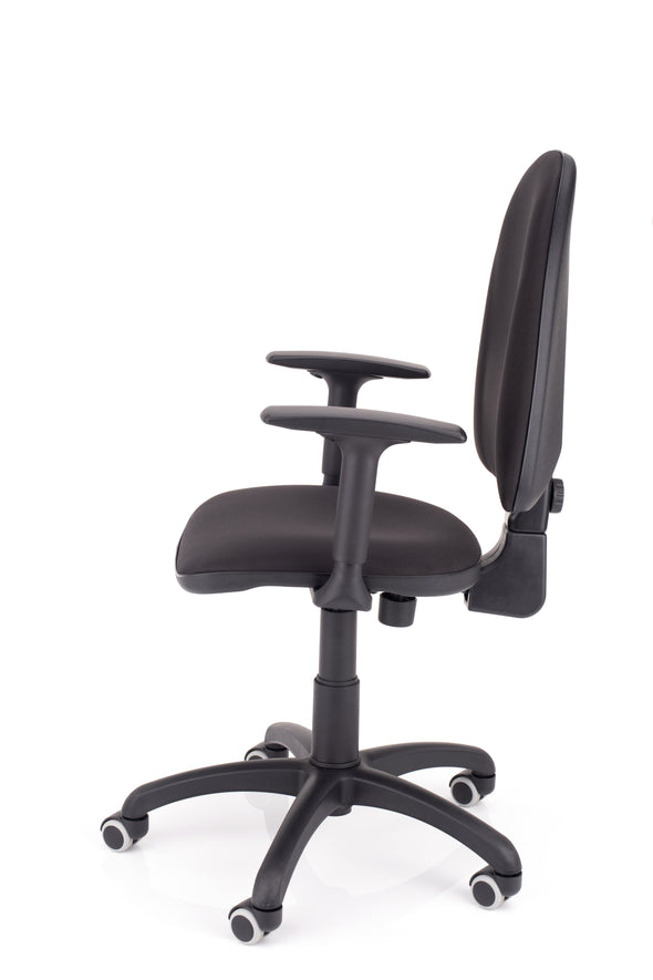 Kakovosten računalniški stol beta v blagu črne barve z nastavljivim naslonom po višini in naklonu