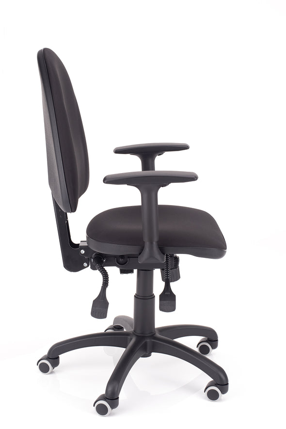 Trpežen delovni stol beta multi v blagu črne barve z 2D nastavljivimi ročnimi opirali