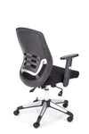 Kvaliteten pisarniški stol delta v črni barvi z gumiranimi kolesi primernimi za občutljivo podlago