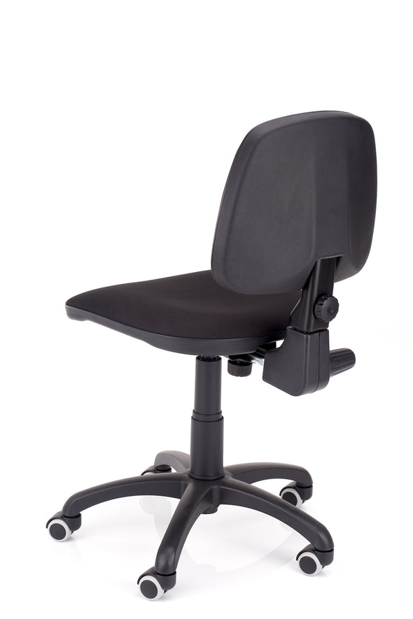 Delovni kvalitetni stol gama v blagu črne barve z gumiranimi kolesi za občutljivo podlago