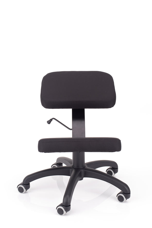 Pisarniški stol ergonom v blagu črne barve z ergonomsko oblikovanim sedežem in oporo za noge