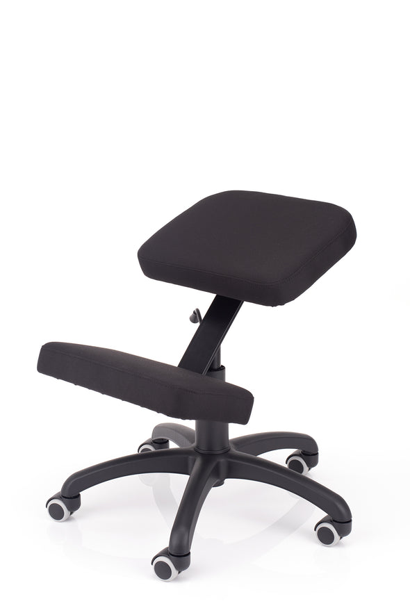 Ergonomski računalniški stol ergonom v blagu črne barve z enostavnim dvižnim mehanizmom