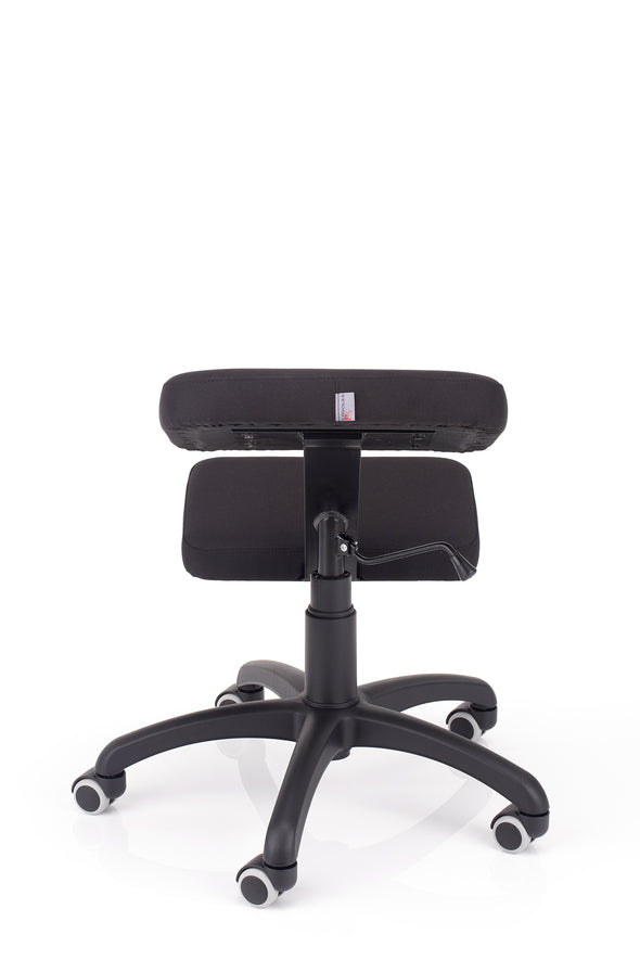 Kvalitetni računalniški stol ergonom v blagu črne barve zmanjšuje pritisk na sedalnem delu