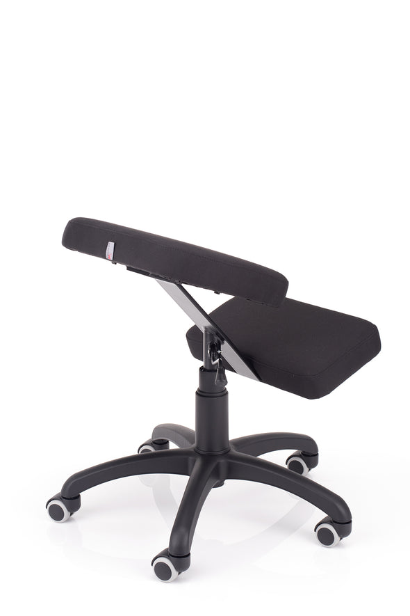 Poseben delovni stol ergonom v blagu črne barve z kvalitetnim pvc podnožjem 