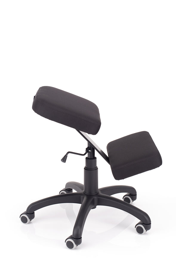 Ergonomski stol ergonom v blagu črne barve zmanjšuje pritisk na telo