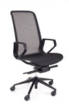 Ergonomski pisarniški stol pureair v mreži črne barve z velikimi gumiranimi kolesi za mehko podlago