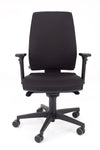 Ergonomski pisarniški stol sigma v blagu črne barve z udobnim sedežem iz ulite pene