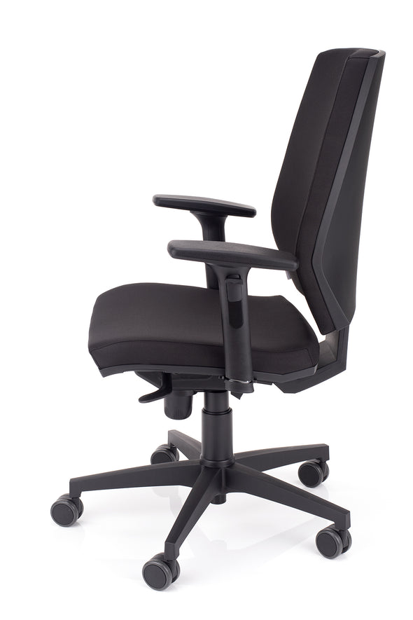 Udobni pisarniški stol sigma v blagu črne barve z naslonom nastavljivim po višini in naklonu