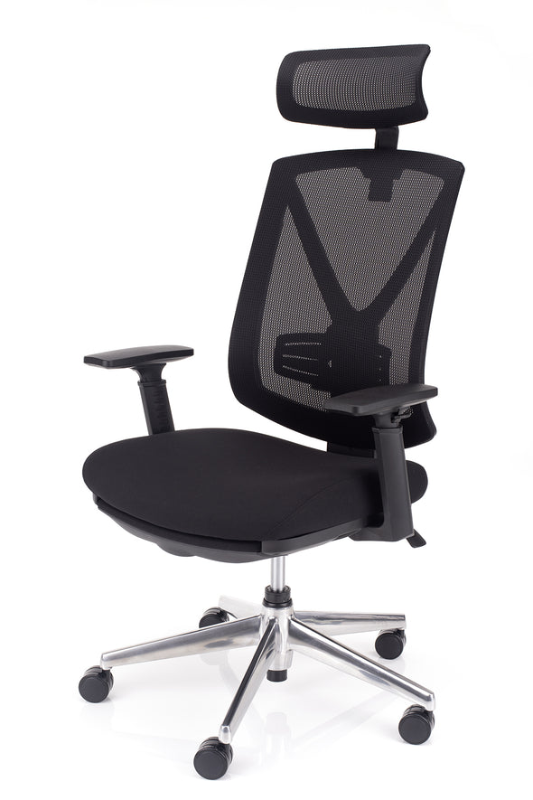 Ergonomski računalniški stol baron s podporo za noge v črni barvi z velikim in udobnim sedežnim delom oblečenim v črno blago