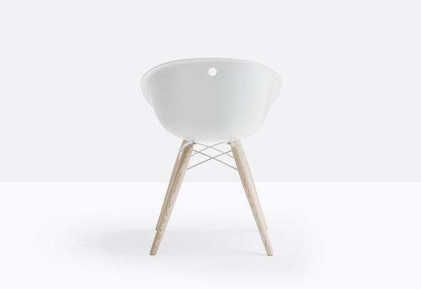 bel plastičen stol gliss z lesenimi nogami
