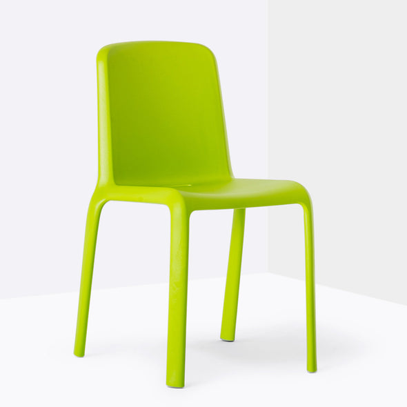 zelen plastičen stol
