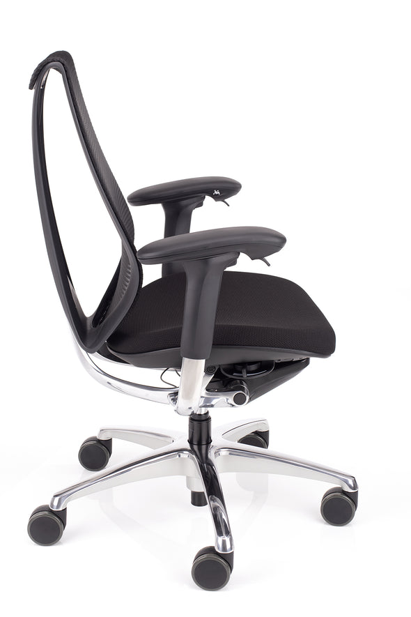 Kakovosten delovni stol sabrina črne barve z 3D ročnuimi opirali in ergonomsko blazinico
