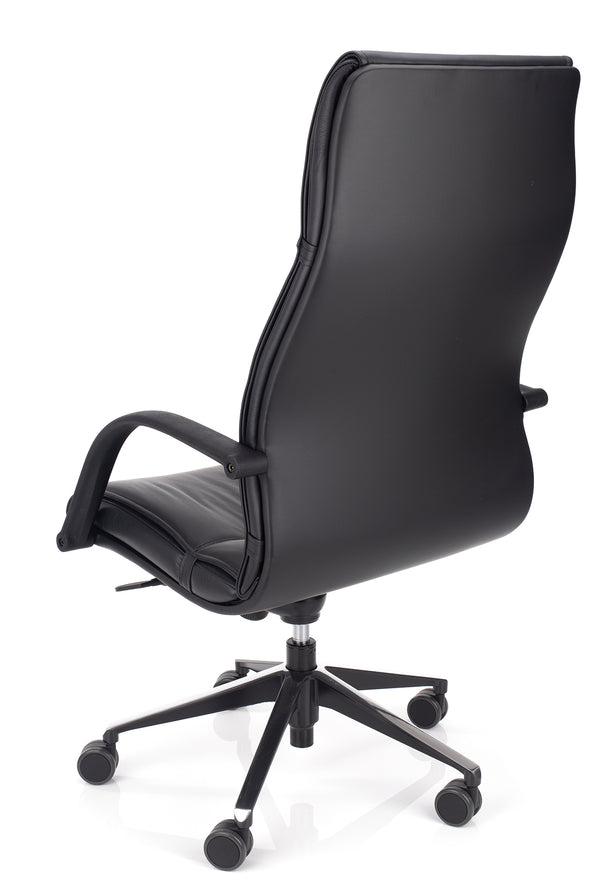 Kvalitetni delovni stol comfort mpd v usnju črne barve z močnim in stabilnim kovinskim podnožjem