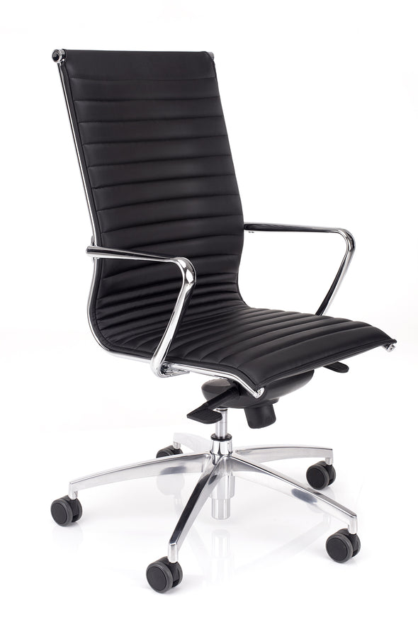 Eleganten in kvaliteten pisarniški stol alia v blagu črne barve z velikimi gumiranimi kolesi za mehko podlago