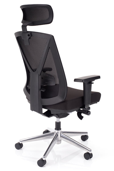 Kvalitetni in udobni pisarniški stol baron v črni barvi z stabilnim kovinskim podnožjem