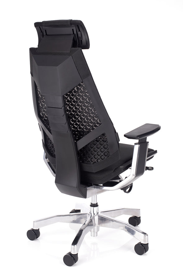 Kvalitetni pisarniški stol genidia v mreži črne barve z stabilnim kovinskim podnožjem